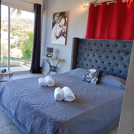 Avec Piscine Et Mini-golf Βίλα *
